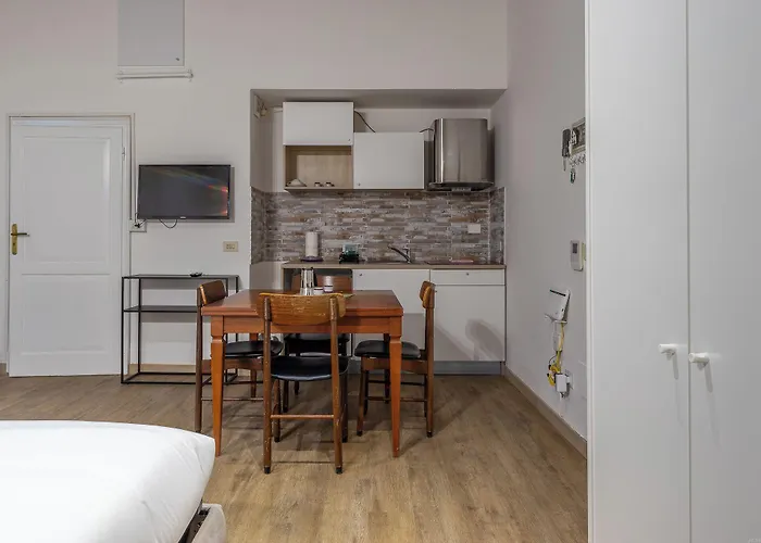 Housmart Moline 20 Apartment